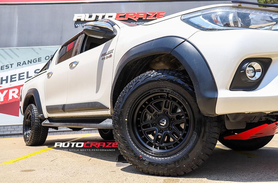 TOYOTA HILUX N80 4WD NITRO MATTE BLACK